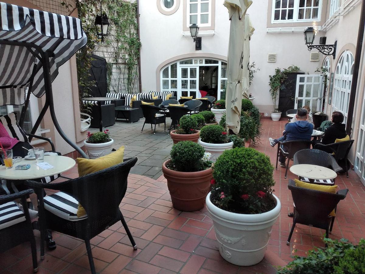 Hotel Livadic 萨莫博尔 外观 照片