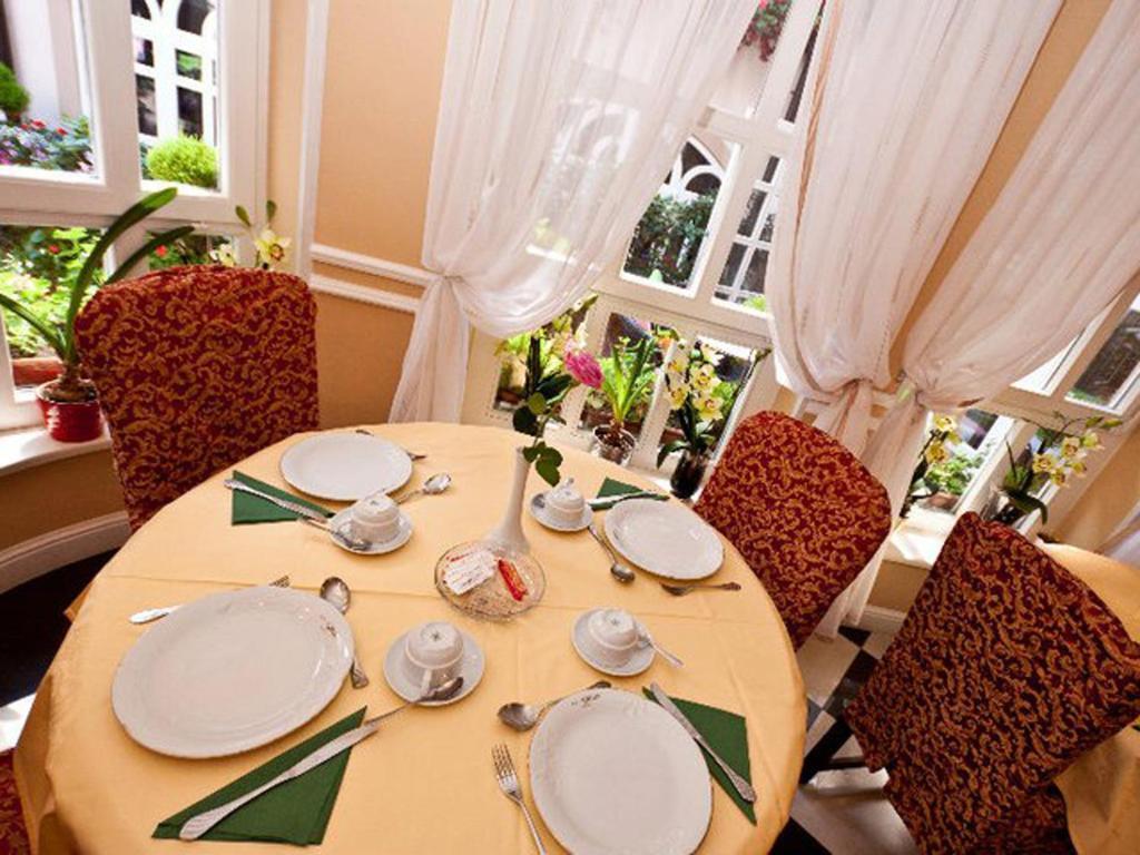 Hotel Livadic 萨莫博尔 外观 照片