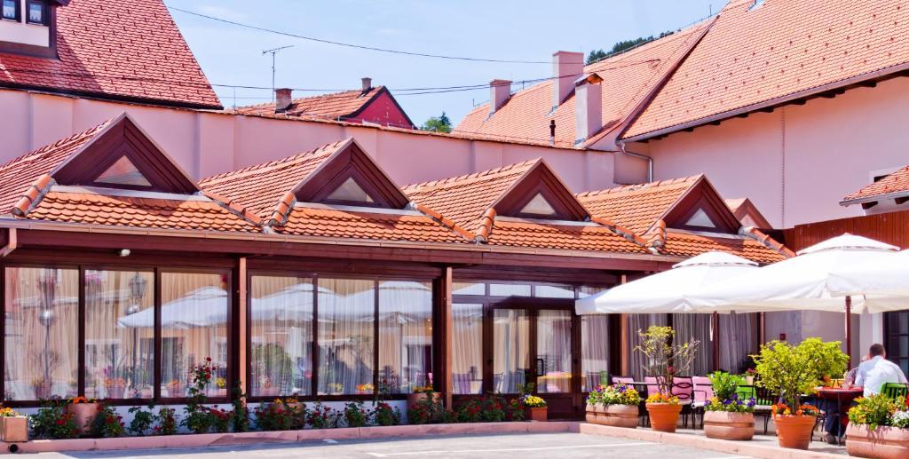 Hotel Livadic 萨莫博尔 外观 照片